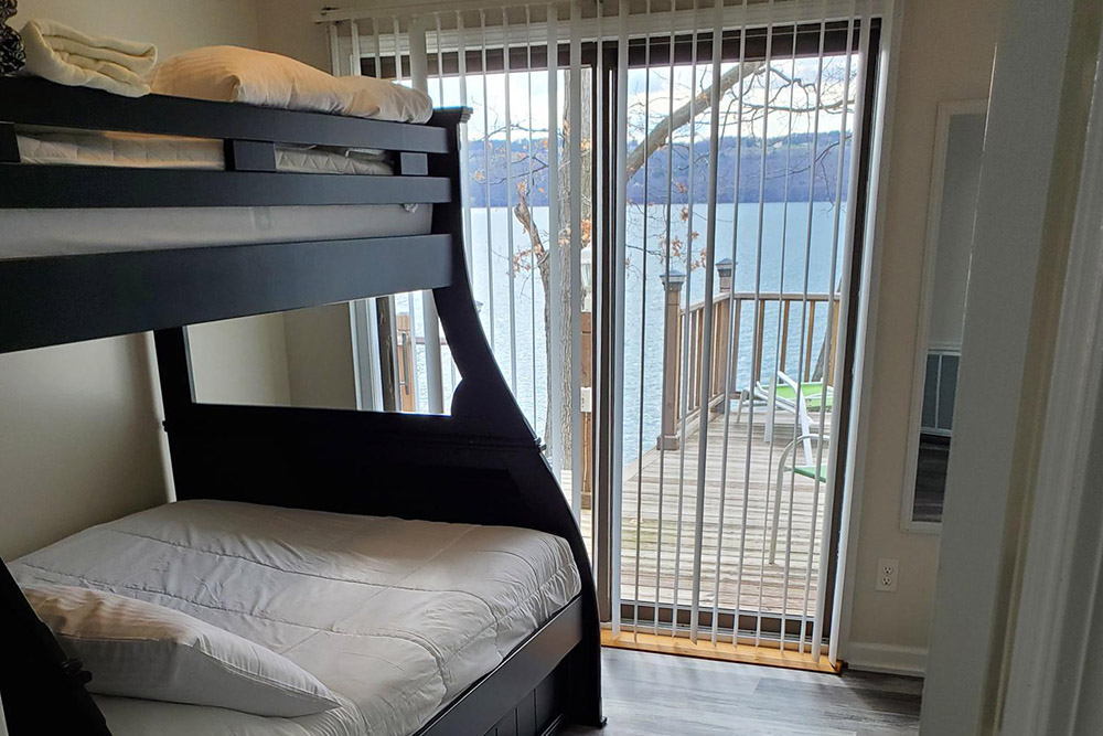 Lakefront Chalet bedroom