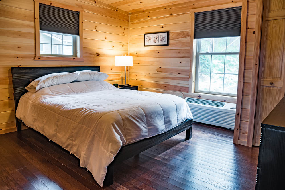 Lakefront Cottage bedroom